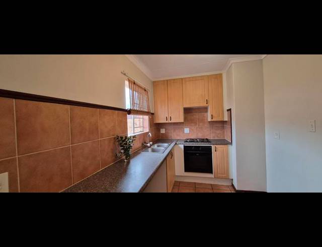 2 BEDROOM PROPERTY TO RENT IN MOOIKLOOF RIDGE ESTATE